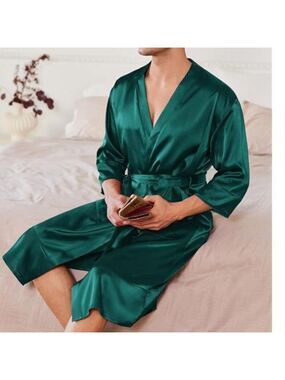 Men’s Green Lightweight Silky Satin Robe Kimono Bathrobe 3/4 Sleeve with Pockets
